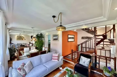 Linda casa com living integrado, 3 dorms planejados e excelente acabamento!