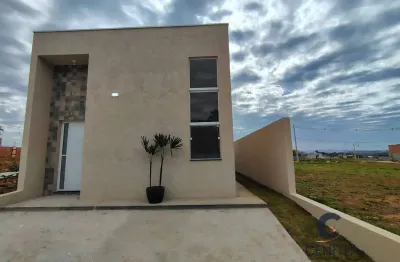 Excelente casa com 3 dorms/1sts, ambientes amplos, condomínio completo!