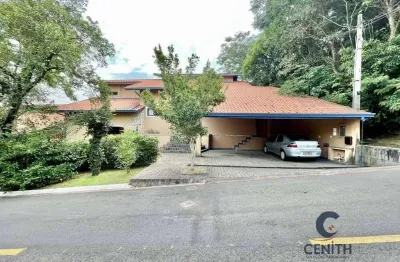 Residência completa com 5 dorms, varanda gourmet, cercada por natureza!