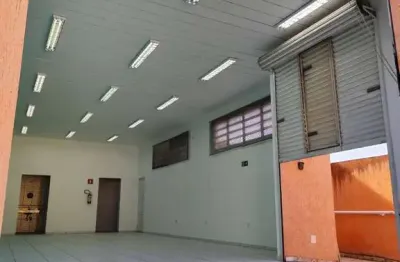 Salão comercial para alugar! 110 m², doca, copa, banheiros, equipado!