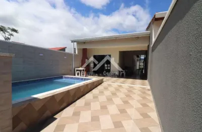 Casa em peruíbe com 2 quartos e área de lazer com churrasqueira e piscina