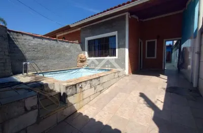 Casa com 3 quartos e área de lazer com piscina em peruíbe