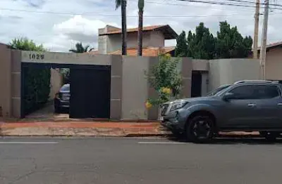 Casa com 3 dormitórios para alugar, 258 m² - Baroni - Barretos/SP
