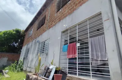 Vendo duas casas, no fragoso, com 3 quartos, sala, 1 vaga de garagem.