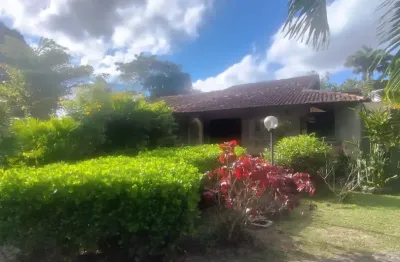 Vendo excelente casa em aldeia no klm 9.5 com 3.000m2 de area total, 6 quartos sendo 3 suites e 08 banheiros.