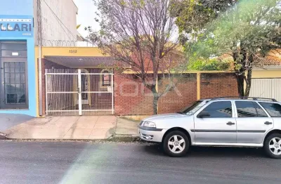 Casa padrão para alugar no centro de são carlos: 2 dormitórios, 1 banheiro e mais!