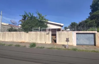 Espaçosa casa padrão para alugar no jardim santa paula em são carlos
