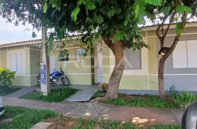 Casa de 2 dormitórios com piscina aquecida em condomínio fechado em são carlos