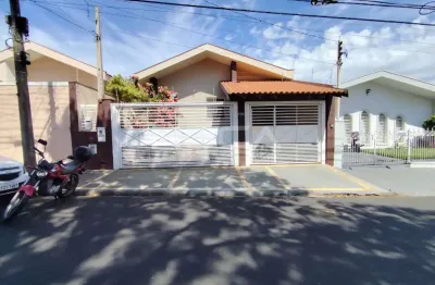 Casa para alugar no Jardim Santa Paula, São Carlos - 3 dormitórios e churrasqueira