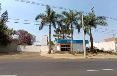 Amplo barracão comercial com 8 salas e 20 garagens no Parque Santa Felícia Jardim