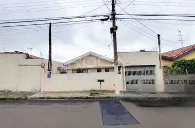 Casa Padrão à Venda e Locação na Vila Costa do Sol em São Carlos - Conforto e Praticidade
