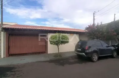 Casa Padrão à Venda e Locação no Bairro Vila Marcelino em São Carlos - Conforto e Praticidade