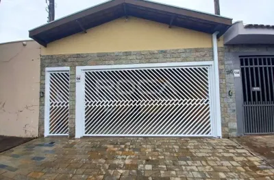 Casa Padrão à Venda e Locação no Bairro Portal do Sol em São Carlos - Conforto e Praticidade