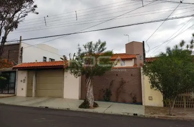 Casa Padrão para Alugar no Parque Santa Marta - São Carlos com 3 Dormitórios e Piscina Climatizada