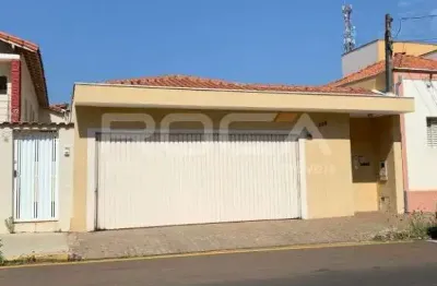 Casa de alto padrão com 3 dormitórios e 4 vagas de garagem em Centreville, São Carlos