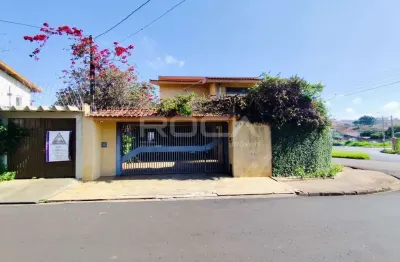 Casa Padrão à Venda e Locação no Jardim Lutfalla, São Carlos - 4 Dormitórios e 3 Suítes!