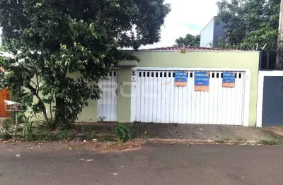Casa à venda no Jardim Macarengo em São Carlos - 03 dormitórios, suíte, garagem