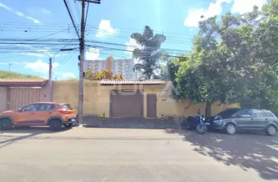 Casa Padrão à Venda e Locação no Bairro Cidade Jardim em São Carlos - 5 Dormitórios e Área de Lazer Completa