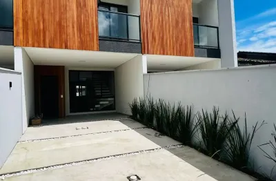 Geminado novo pronto para morar! 1 suíte + 2 dormitórios, amplo espaço de fundos.