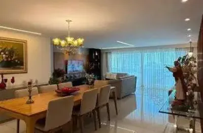 Imóvel para venda tem 205 metros quadrados com 3 quartos