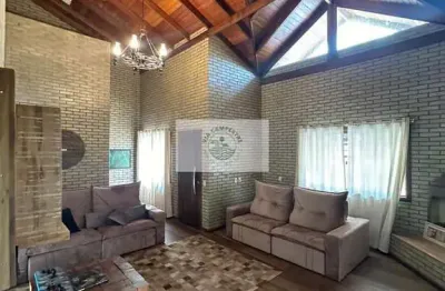 Casa em condomínio fechado na subida da serra de campo alegre, 4 suítes, seminova