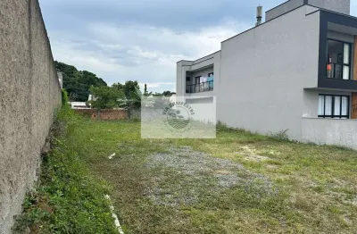Terreno em piçarras, apenas 600 metros da praia, escriturado, rua pavimentada