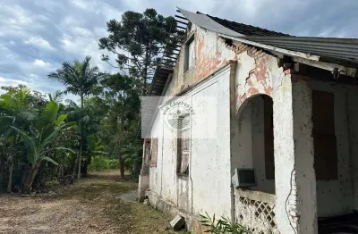 Sítio com 37.866 m², frente para o asfalto, com rio passando dentro, na estrada palmeiras