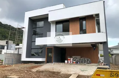 Residencia alto padrão, em condominio fechado, 4 suites, em construção, com piscina