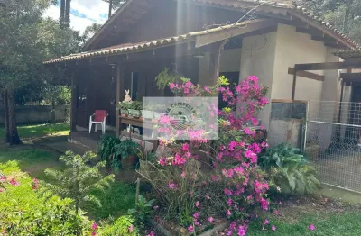 Residencia com 4 dormitorios, em campo alegre, rua pavimentada, lugar super tranquilo