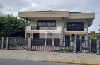 Sobrado na região central de pirabeiraba com 3 dormitorios e mais outro sobrado com 2 dormitorios no mesmo terreno