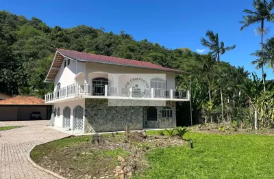 Sobrado com suite e mais 2 quartos, terreno amplo, de frente para o asfalto, piscina, 5 vagas de garagens