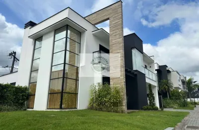 Residencia em condominio fechado, 3 quartos mais um escritorio, com piscina, apenas 3 anos de uso, analisa permuta