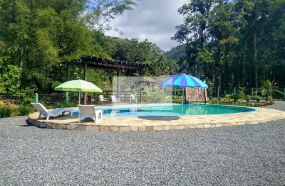 Sítio com 27.649 m², escriturado, com ampla area de eventos e ótima estrutura, analisa troca