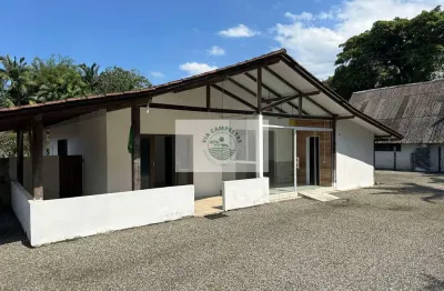 Sítio com 3.513 m², casa com 2 quartos, amplo rancho, frente para o asfalto