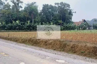 Sítio com 3.650 m² na região de pirabeiraba, pronto para construir, com riacho