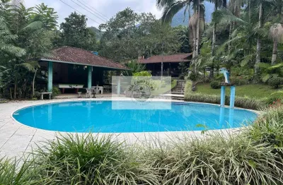 Sítio escriturado na estrada quiriri, com 13.659 m2, com ampla piscina, lagos, residencia, area de festas