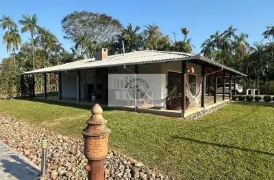 Sítio com 20.000 m², com uma linda residencia, frente para o asfalto, escriturada, em pirabeiraba