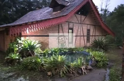 Sítio escriturado, com 12.496 m², com residencia antiga, riacho nos fundos, frente para o asfalto