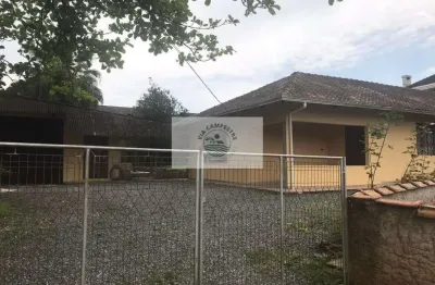 Terreno no Bom Retiro, lugar alto, boa vizinhança, amplo terreno de 660 m2, com casa antiga de 154 m2