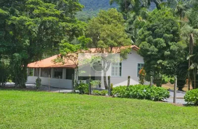 Sítio com 34.000 m2, com uma casa de 3 dormitorios, rancho, riacho, aceita permuta