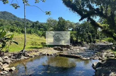 Sítio com 68.900 m2, com area de festas, casa pequena, rio de aguas cristalinas, escriturada
