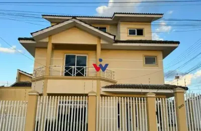 Triplex espaçoso no centro de campo largo com 3 quartos, suíte e área de lazer