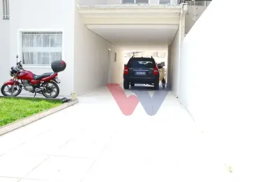 Casa ampla e elegante com suíte, lareira e espaço gourmet no Pineville, Pinhais