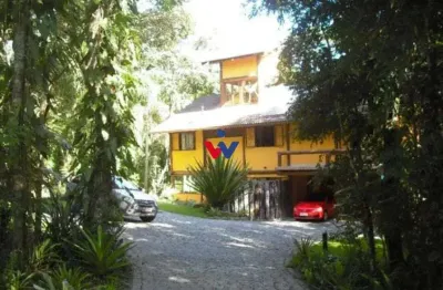 Casa de alto padrão em condomínio fechado  quatro barras pr