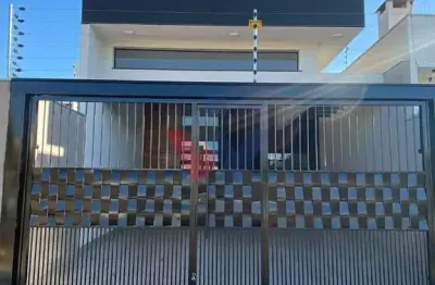 Espaçosa Casa de 3 Dormitórios à Venda no Jardim Três Lagoas  Maringá PR