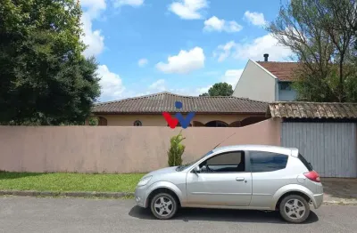 Casa espaçosa nas mercês com 5 quartos, suíte master e quintal amplo