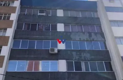 Sala comercial arejada e pronta para uso no centro de curitiba