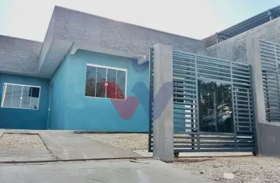 Linda Casa à Venda com 2 Quartos e Excelente Localização  Conforto e Praticidade