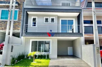 Sobrado triplex novo com terraço e churrasqueira em condomínio de alto padrão, campo comprido