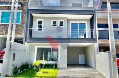 Sobrado Triplex Novo com Terraço e Churrasqueira em Condomínio de Alto Padrão, Campo Comprido